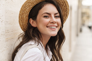 The perfect, natural anti-aging facemask with Hibiscus & Kaolin Clay.